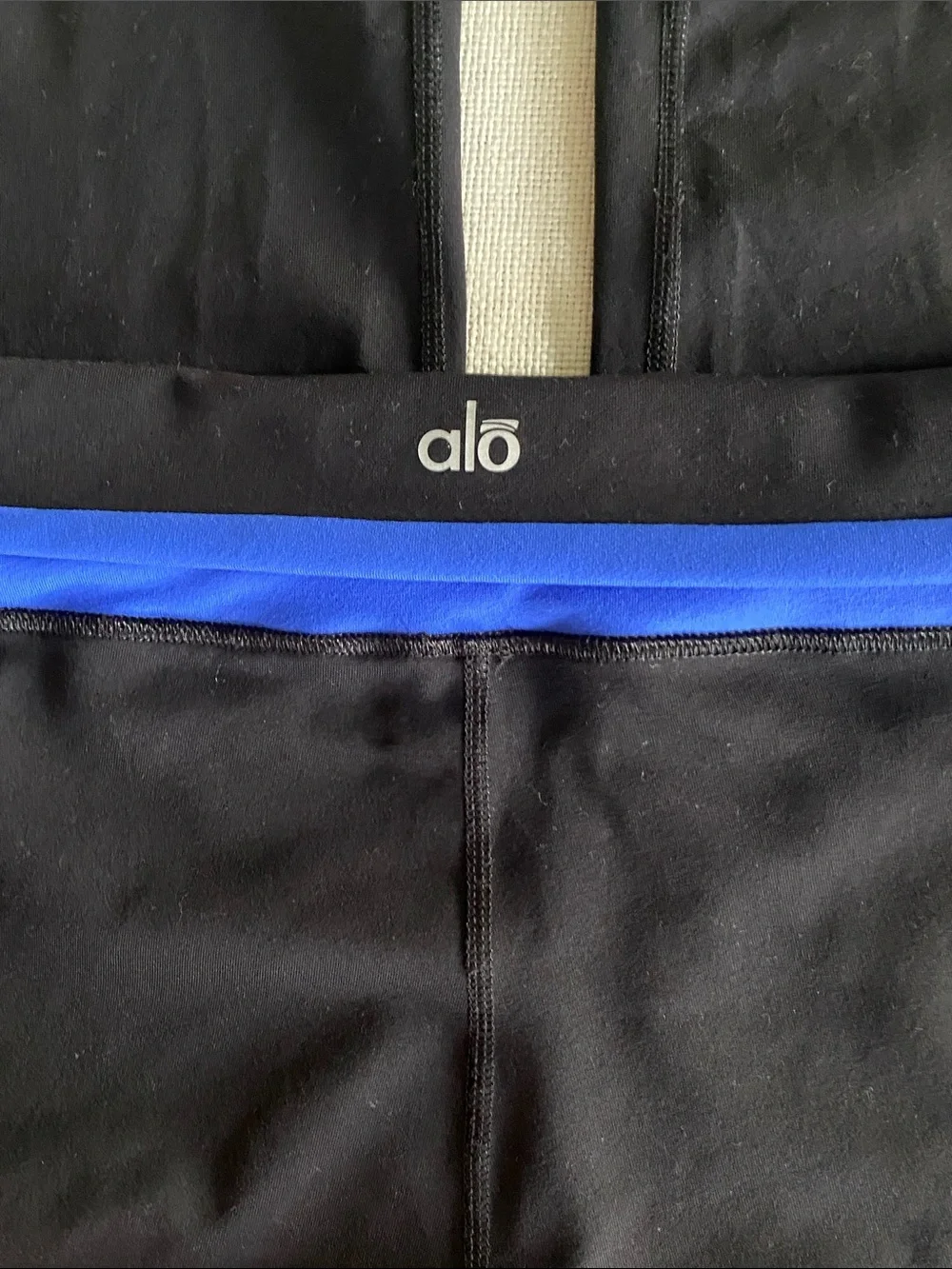 ALO Cool Fit Yoga Black Crop Leggings with Blue Fold over Waistband Size M